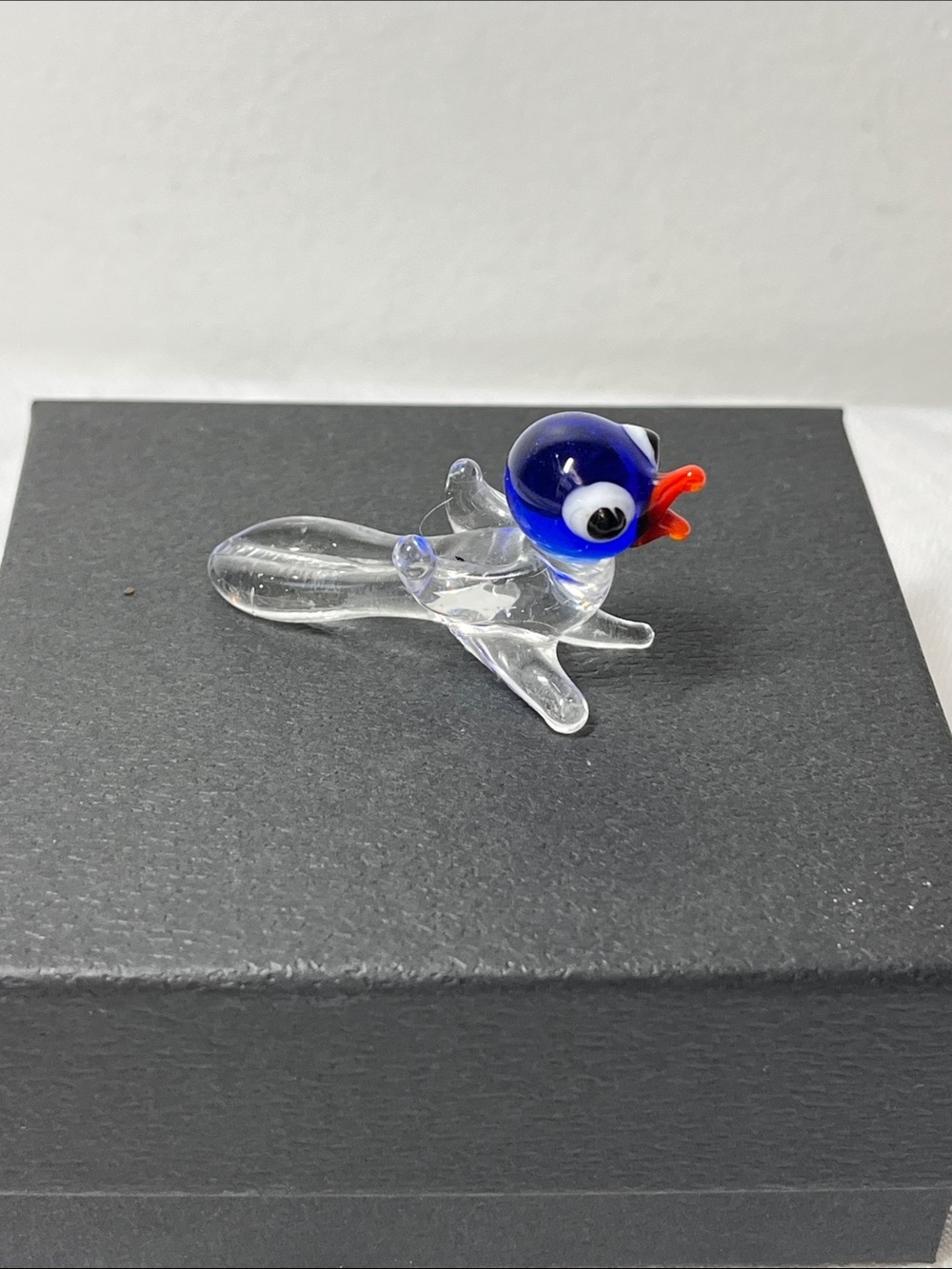Vintage hand-blown miniature glass bird
Collectible
Lampwork